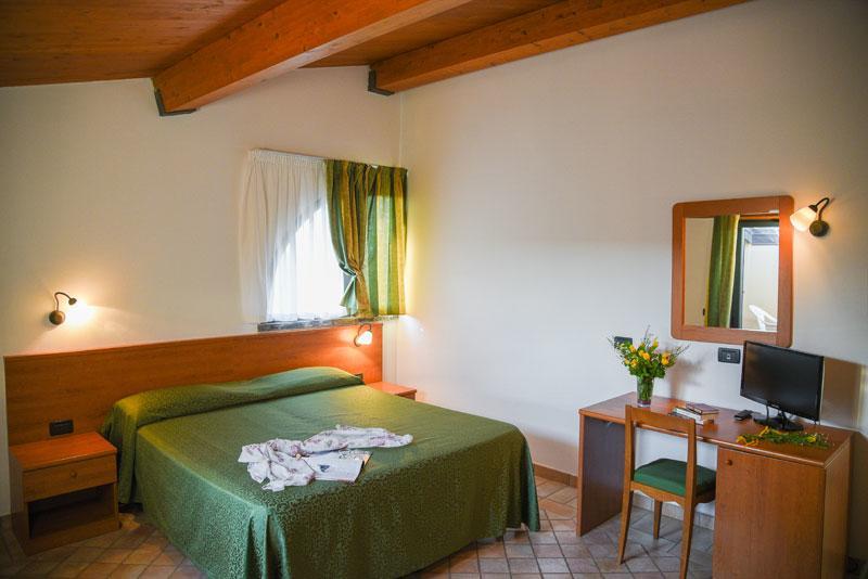 קסטנייטו קרדוצ'י Carlo'S Hotel מראה חיצוני תמונה
