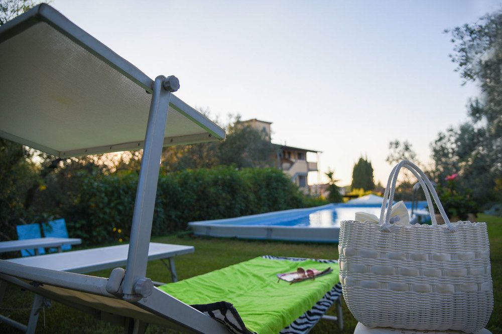 קסטנייטו קרדוצ'י Carlo'S Hotel מראה חיצוני תמונה